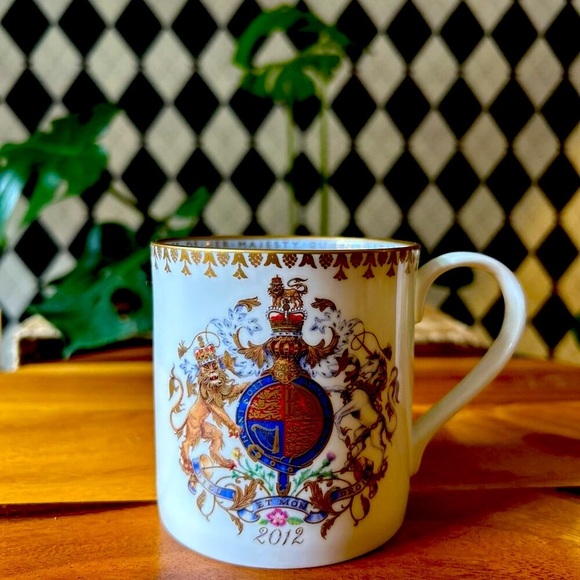 British Royal Queen Elizabeth II Diamond Jubilee 22K Gold Mugs - Picture 7 of 9